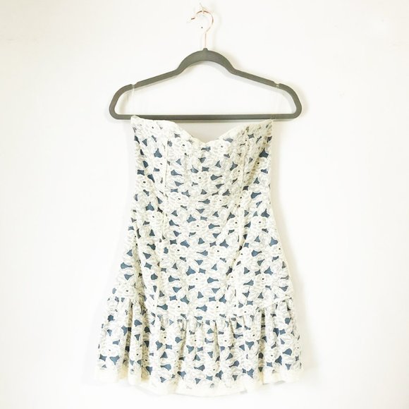 Monteau Strapless Lace dress - Picture 2 of 8